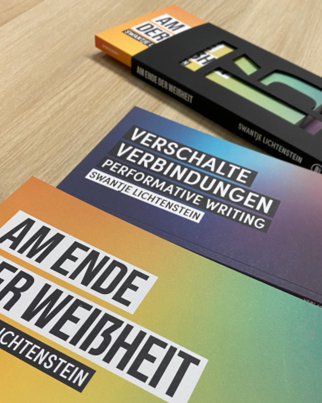 Swantje Lichtenstein: Am Ende der Weißheit / Verschalte Verbindungen